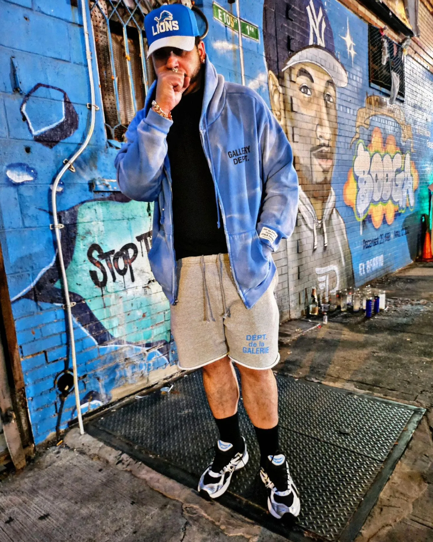 GALLERY DEPT. SUN FADED ENGLISH LOGO ZIP UP/BLUE Sun-washed blue water ripple English zipper hoodie Washed blue S-XL Ready-to-wear dyeing Hand-sewn heavy-weight horsetail fading Super-heavy washing Hand-hanging holes Bones frayed and whitened Mold customization with G LOGO zipper Correct accessories!